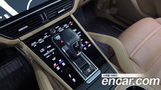Porsche Cayenne 2020 — Photo 17/20