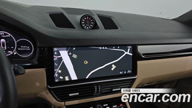 Porsche Cayenne 2020 — Photo 8/20