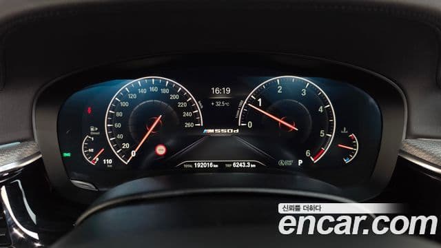 BMW 5 Series 2019 — Şəkil 8/20
