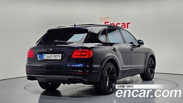 Bentley Bentayga 2018 — ფოტო 2/20