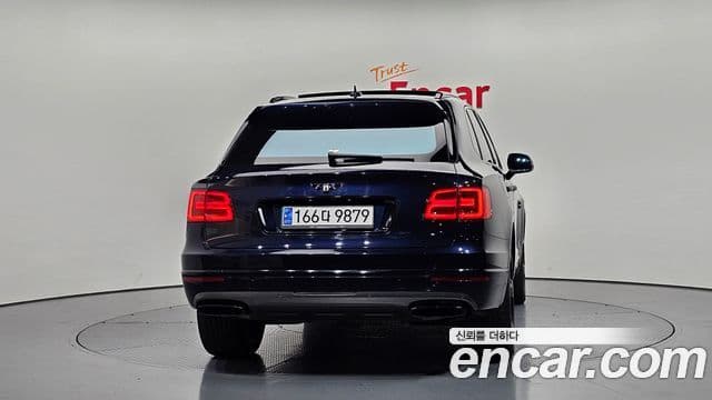 Bentley Bentayga 2018 — ფოტო 4/20