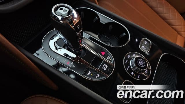 Bentley Bentayga 2018 — ფოტო 9/20