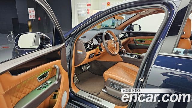 Bentley Bentayga 2018 — ფოტო 10/20