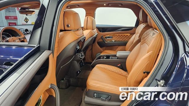 Bentley Bentayga 2018 — ფოტო 12/20