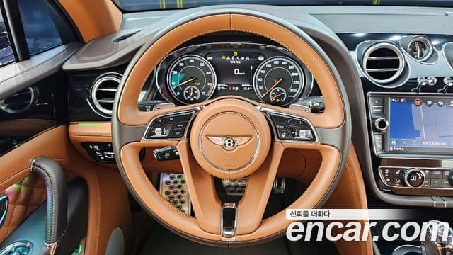 Bentley Bentayga 2018 — ფოტო 13/20