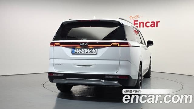 Kia Carnival 2023 — ფოტო 4/20