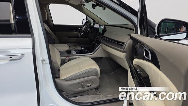 Kia Carnival 2023 — ფოტო 11/20