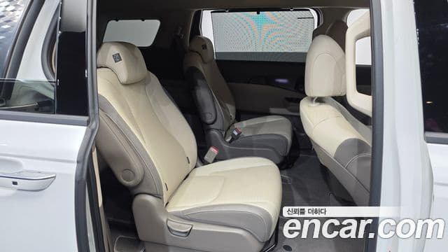 Kia Carnival 2023 — ფოტო 12/20