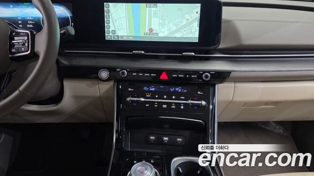 Kia Carnival 2023 — ფოტო 14/20
