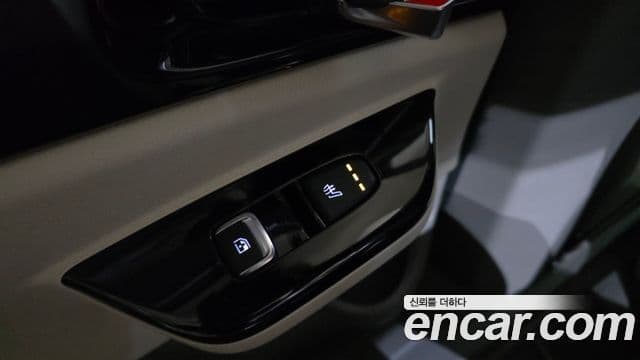 Kia Carnival 2023 — ფოტო 19/20
