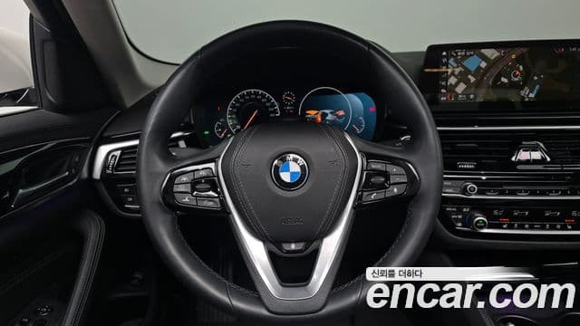 BMW 5 Series 2019 — Фото 13/20