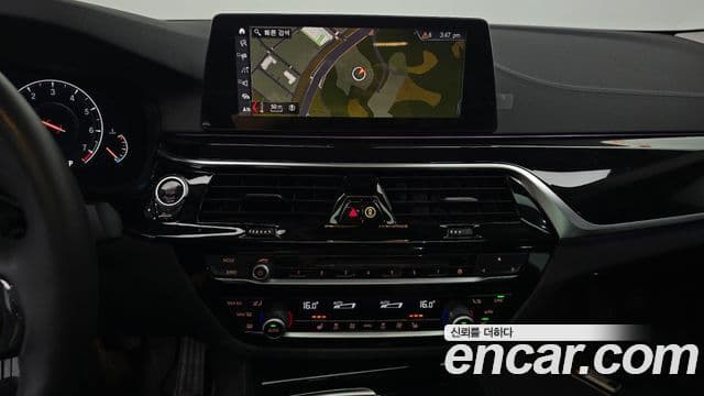 BMW 5 Series 2019 — Фото 16/20