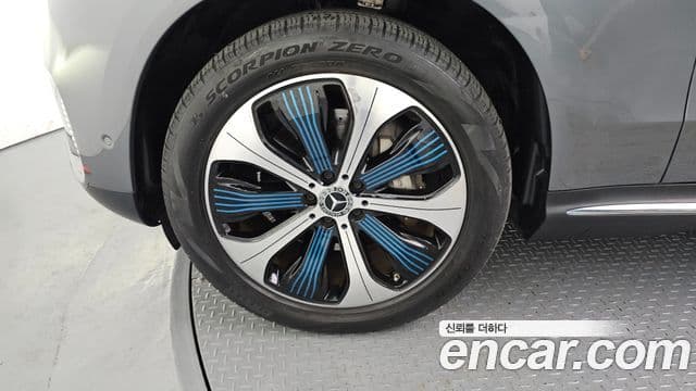 Mercedes-Benz EQC 2020 — ფოტო 1/20