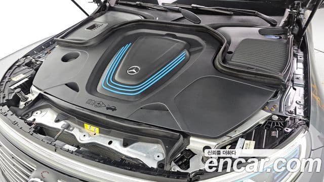 Mercedes-Benz EQC 2020 — ფოტო 18/20