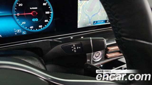 Mercedes-Benz EQC 2020 — ფოტო 19/20