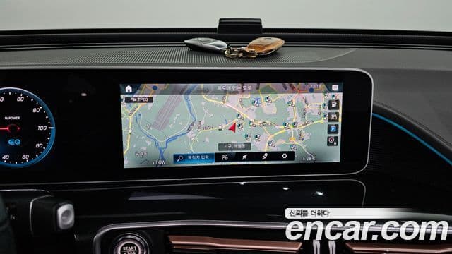 Mercedes-Benz EQC 2020 — ფოტო 13/20