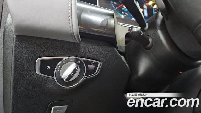 Mercedes-Benz EQC 2020 — ფოტო 10/20