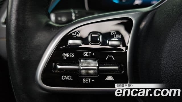 Mercedes-Benz EQC 2020 — ფოტო 6/20