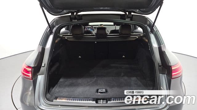 Mercedes-Benz EQC 2020 — ფოტო 15/20