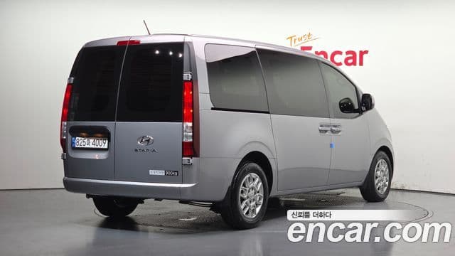 Hyundai Staria 2023 — Фото 2/20