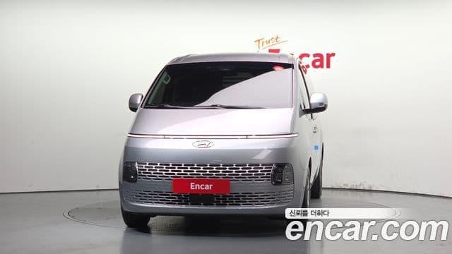 Hyundai Staria 2023 — Фото 3/20