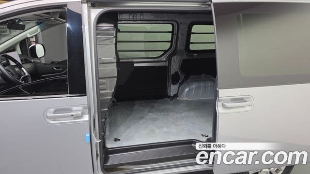 Hyundai Staria 2023 — Фото 11/20