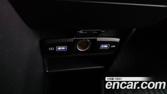 Hyundai Staria 2023 — Фото 18/20