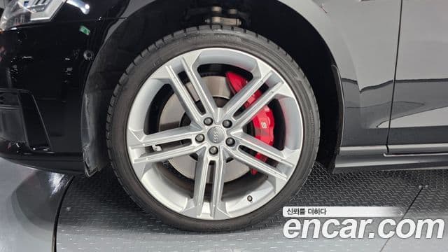 Audi A8 2020 — ფოტო 5/20
