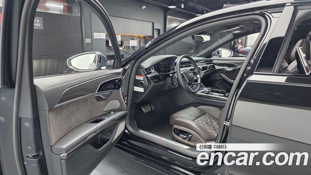 Audi A8 2020 — ფოტო 10/20