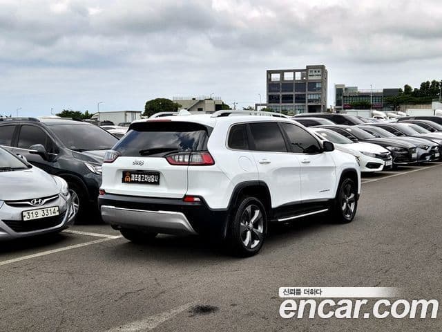 Jeep Cherokee 2020 — ფოტო 18/20