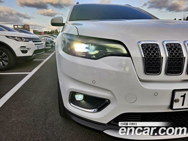 Jeep Cherokee 2020 — ფოტო 2/20