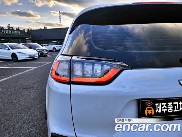 Jeep Cherokee 2020 — ფოტო 17/20