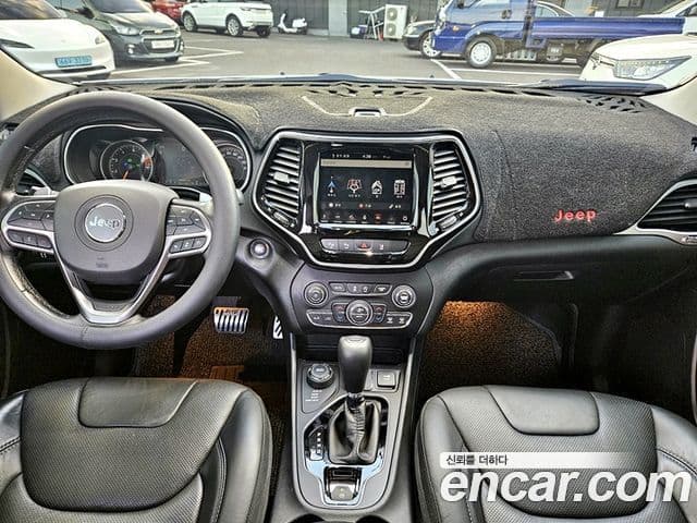 Jeep Cherokee 2020 — ფოტო 11/20