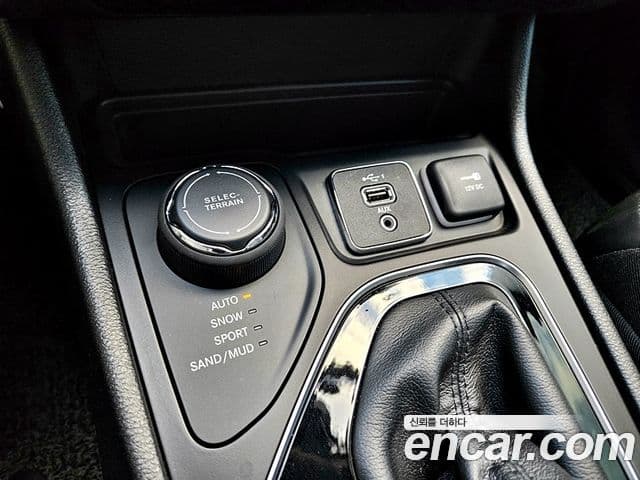 Jeep Cherokee 2020 — ფოტო 19/20