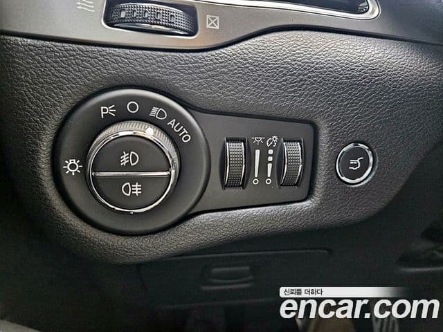 Jeep Cherokee 2020 — ფოტო 13/20