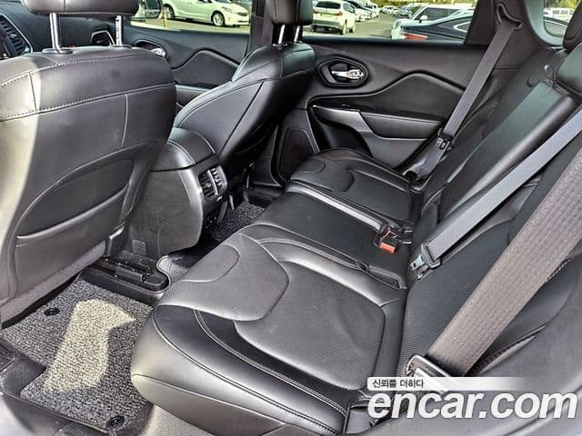 Jeep Cherokee 2020 — ფოტო 5/20