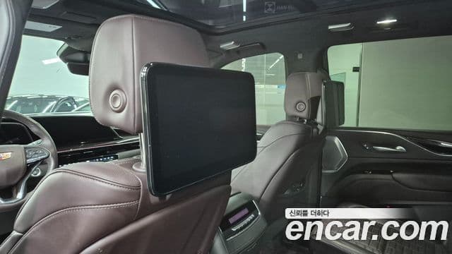 Cadillac Escalade 2023 — Photo 19/20