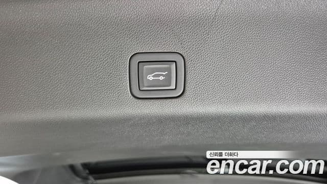 Cadillac Escalade 2023 — Photo 18/20