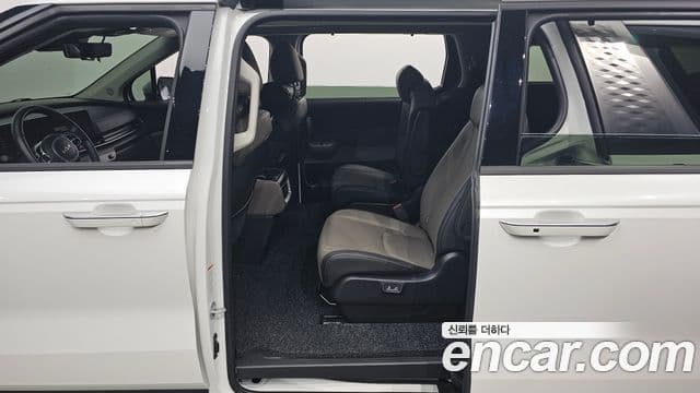 Kia Carnival 2024 — фото 11 из 20