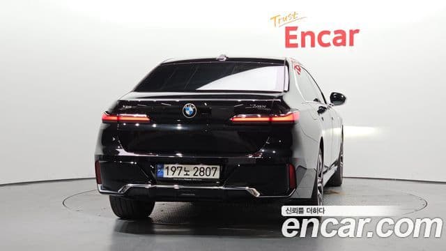 BMW 7 Series 2024 — Photo 9/20