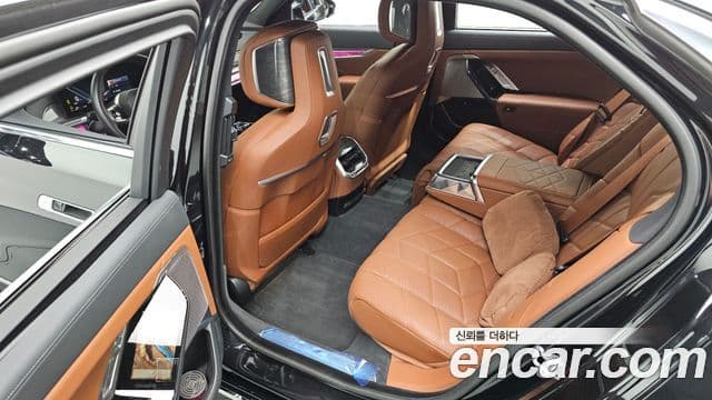 BMW 7 Series 2024 — Photo 6/20