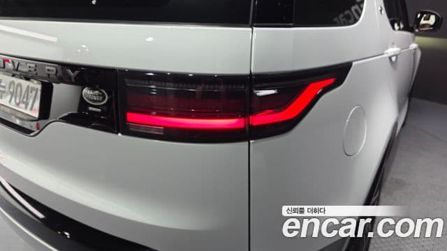 Land Rover Discovery 5 2023 — Photo 7/35