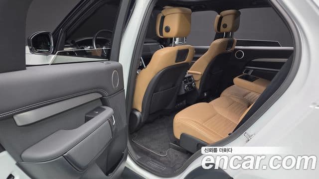 Land Rover Discovery 5 2023 — Photo 14/35