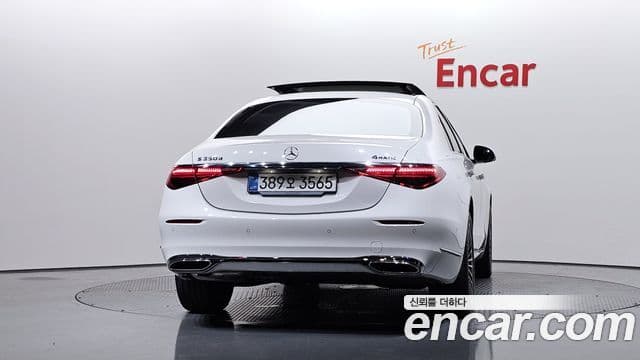 Mercedes-Benz S-Class 2025 — Photo 21/38