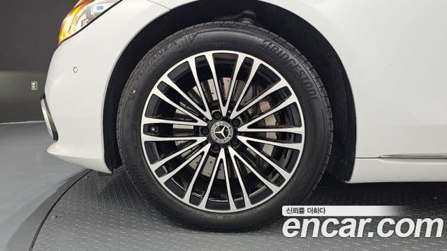 Mercedes-Benz S-Class 2025 — Photo 29/38