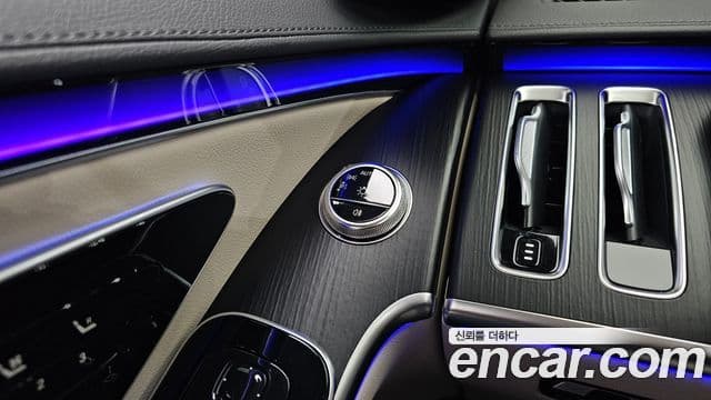 Mercedes-Benz S-Class 2025 — Photo 26/38