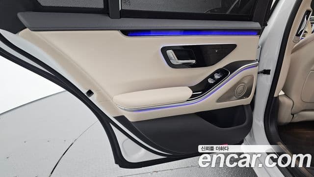 Mercedes-Benz S-Class 2025 — Photo 34/38