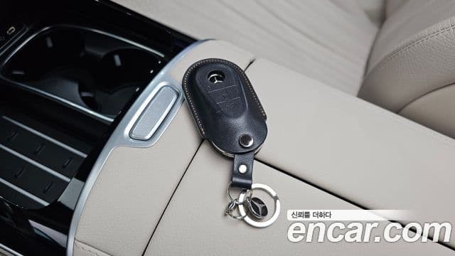 Mercedes-Benz S-Class 2025 — Photo 27/38
