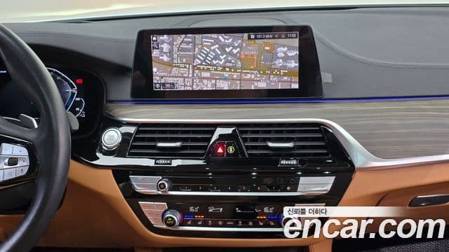 BMW 5 Series 2020 — ფოტო 18/20