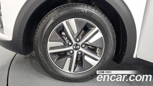 Kia Niro 2020 — фото 5 из 20